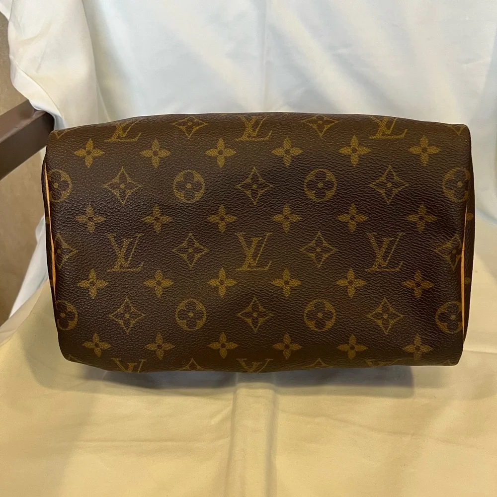 Authentic Louis Vuitton Speedy 25cm Handbag - Picture 5 of 12